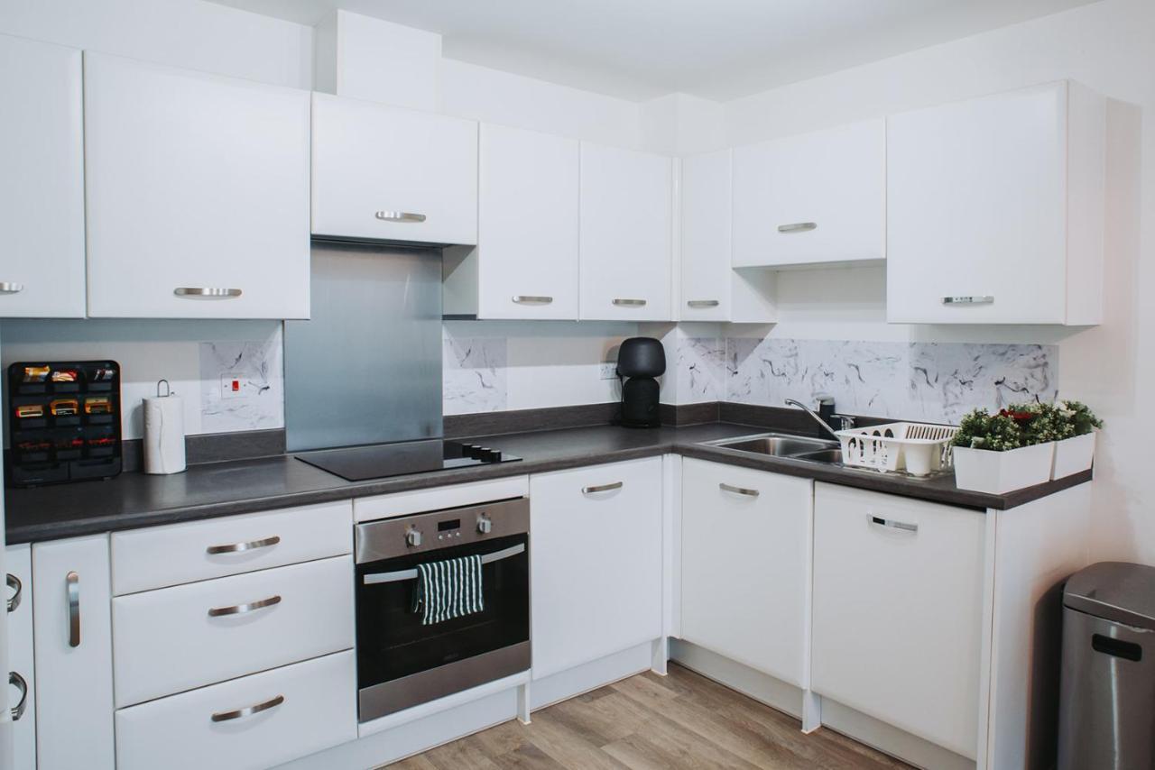 Apartamento Deluxe 2 Bed Flat In Patchway Near Aztec West And Cribbs Causeway Bristol Exterior foto