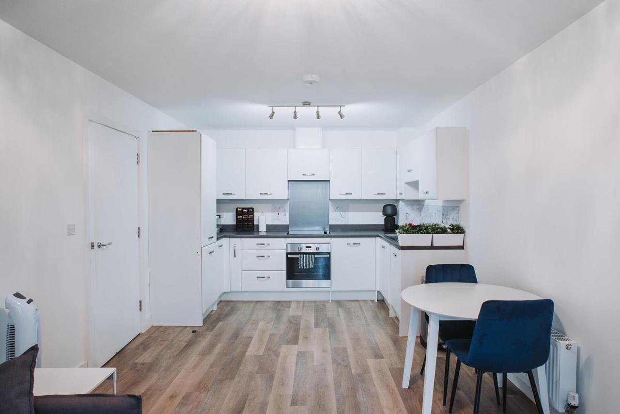 Apartamento Deluxe 2 Bed Flat In Patchway Near Aztec West And Cribbs Causeway Bristol Exterior foto